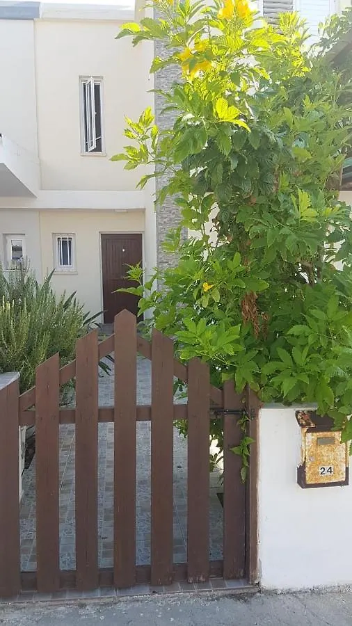 Vakantiehuis Panorama Beach House, 5 Meters To The Sea Perivolia Cyprus